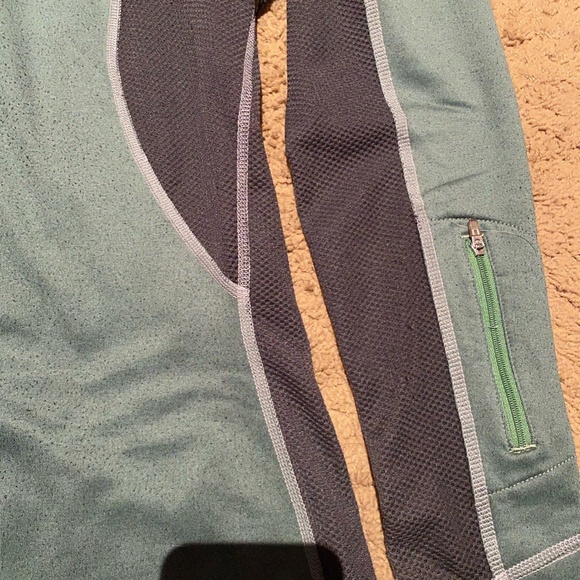 SOLD North Face Flight Series Fleece 1/2 Zip Green - Picture 4 of 7